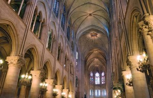 Cathedrale-Notre-Dame-interieur-nef-630x405-C-Thinkstock