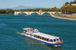 Naviguer sur le Rhône.