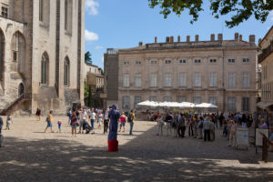 Place du Palais des Papes (2)