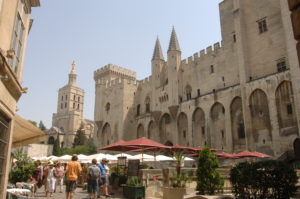 Place du Palais des Papes (4)